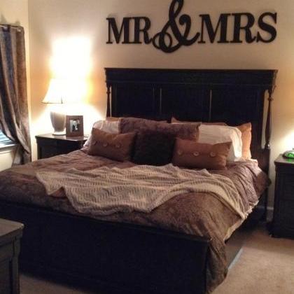 Large Wooden Mr & Mrs Wall Décor