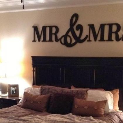 Large Wooden Mr & Mrs Wall Décor