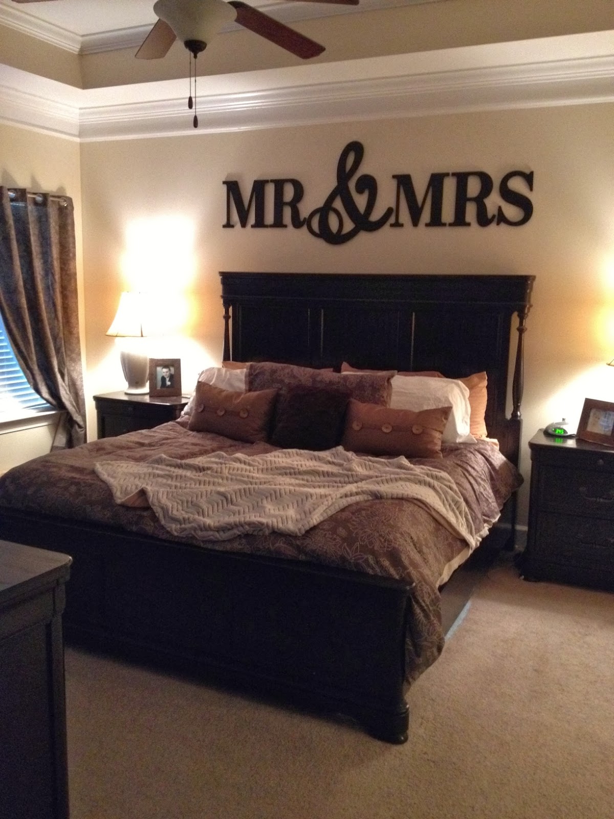 Large Wooden Mr & Mrs Wall Décor